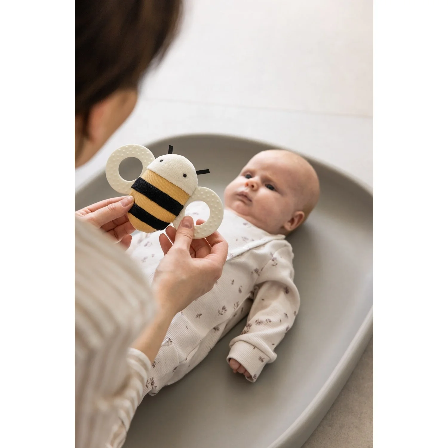 Sebra Billy The Bee Activity Rattle With Mirror - Image 5