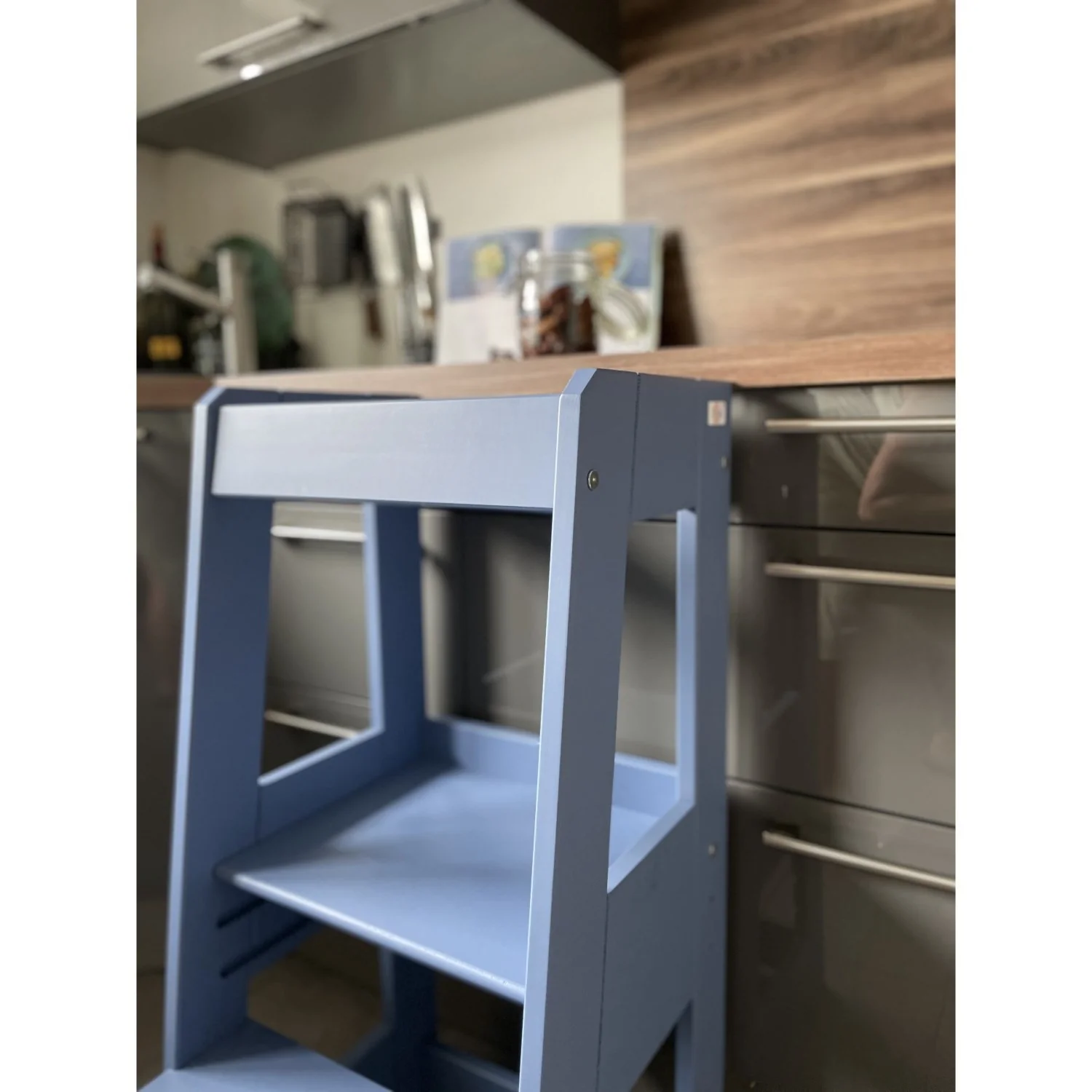 tiSsi® Dove Blue Laquer Felix Learning Tower Solid Beech - Image 5