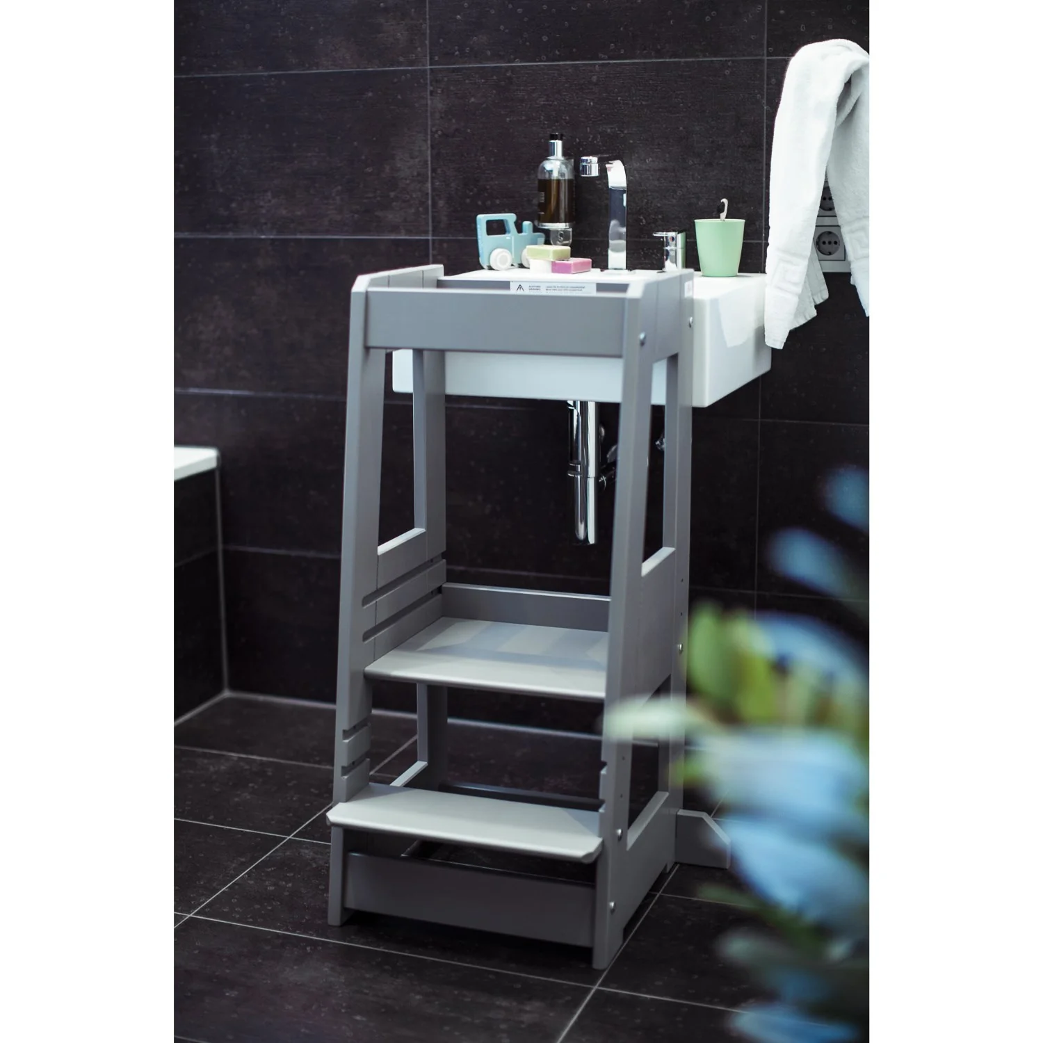 tiSsi® Stormy Grey Laquer Felix Learning Tower Solid Beech - Image 10