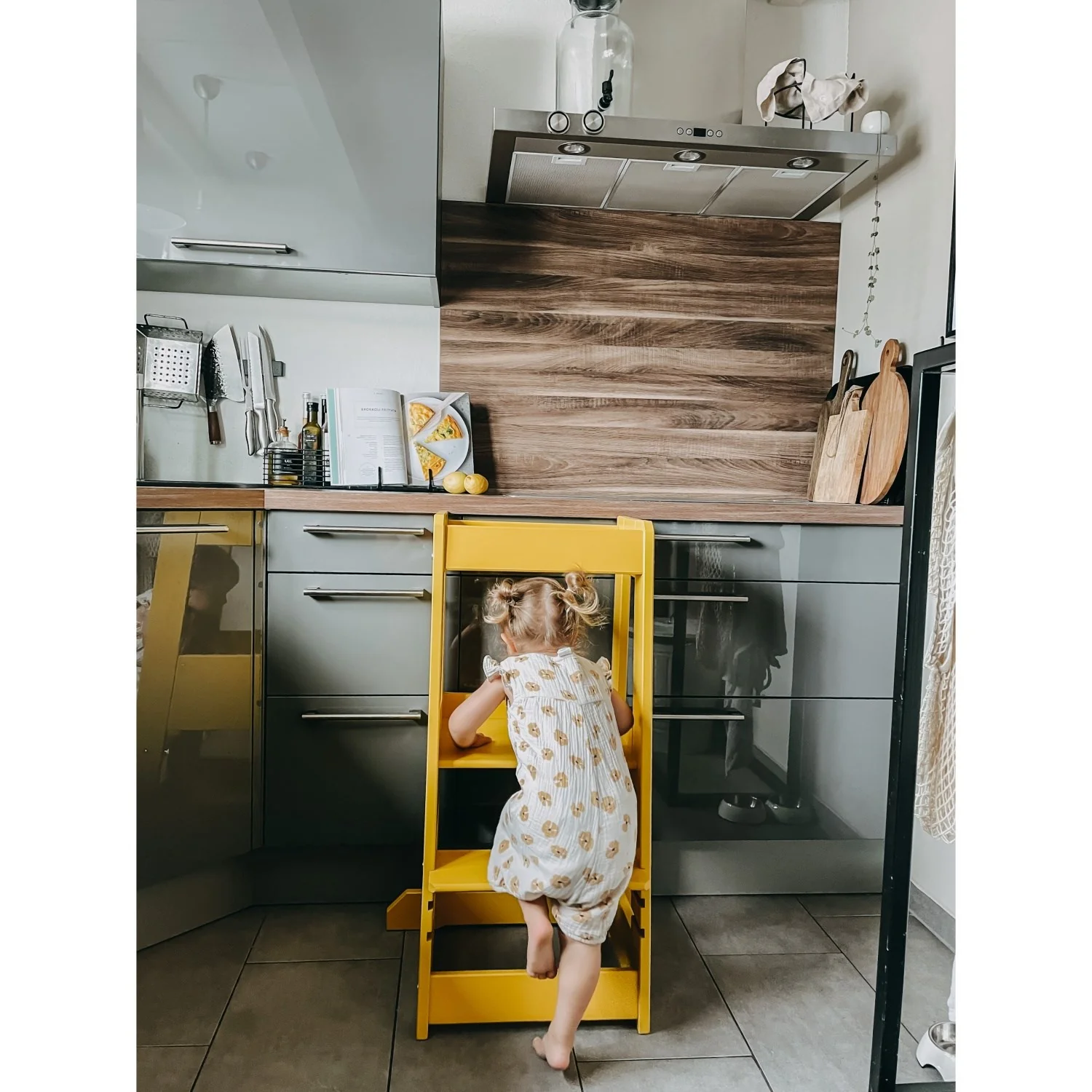 tiSsi® Sun Yellow Laquer Felix Learning Tower Solid Beech - Image 3