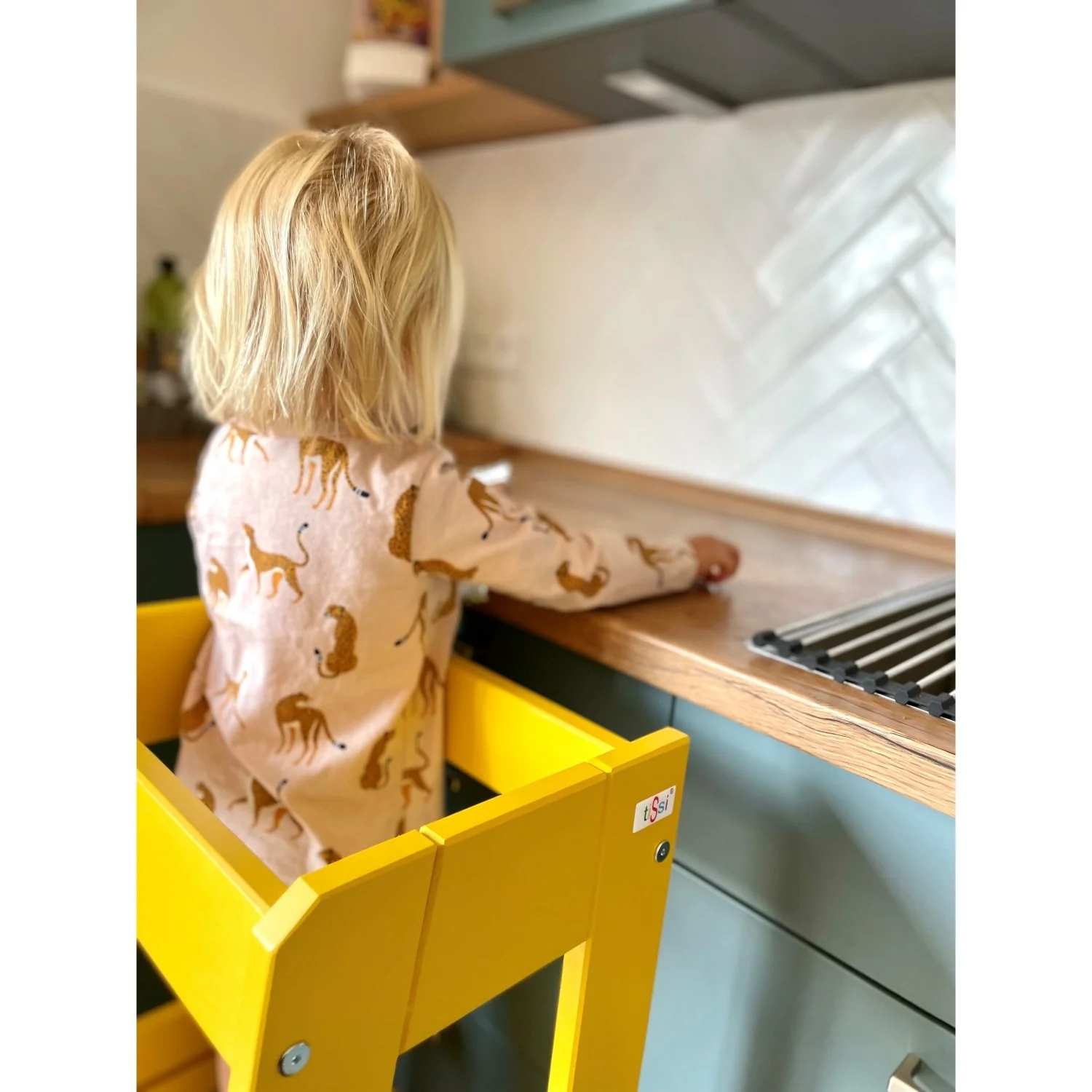 tiSsi® Sun Yellow Laquer Felix Learning Tower Solid Beech - Image 8