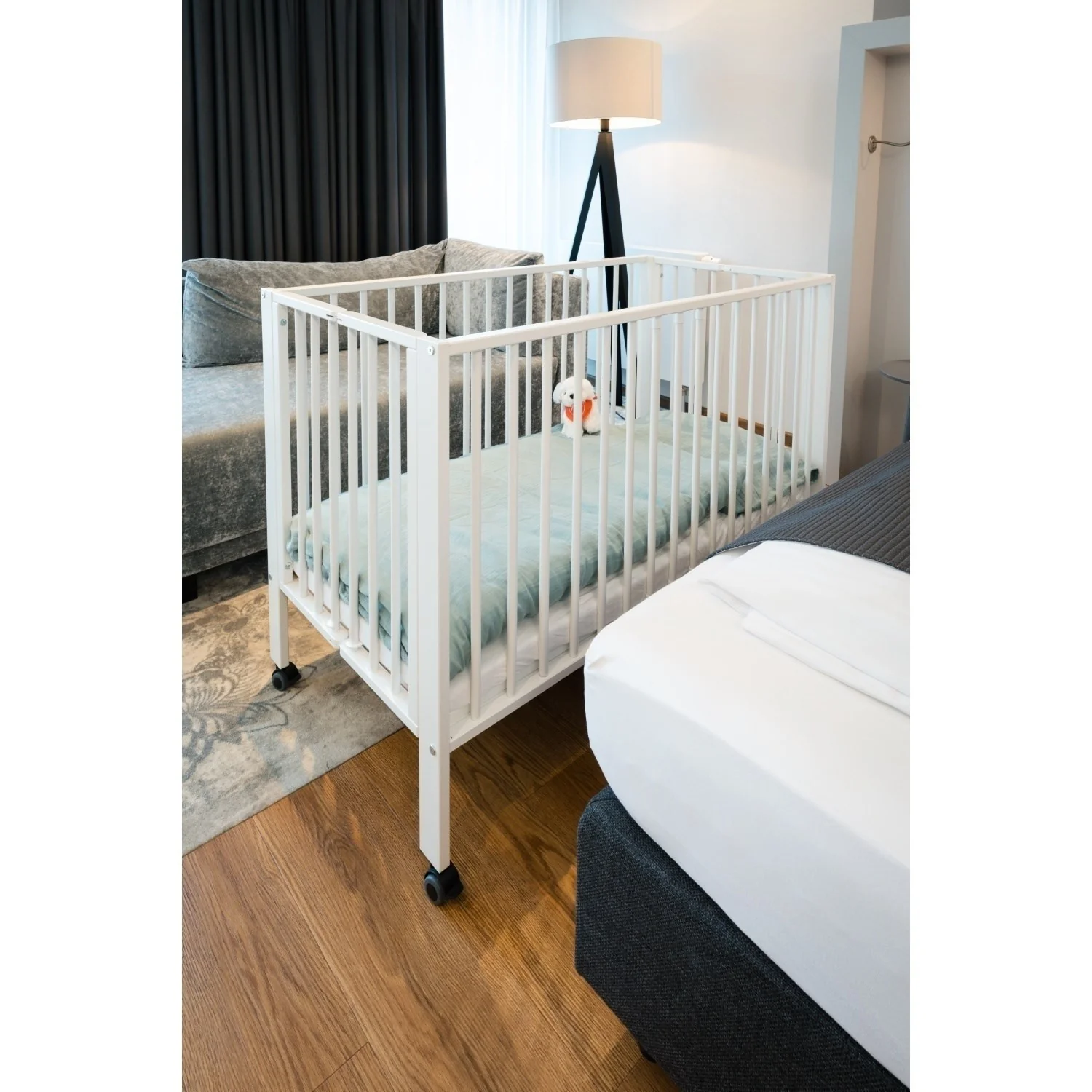 tiSsi® White Laquer Jori Foldable Bed Solid Beech - Image 2