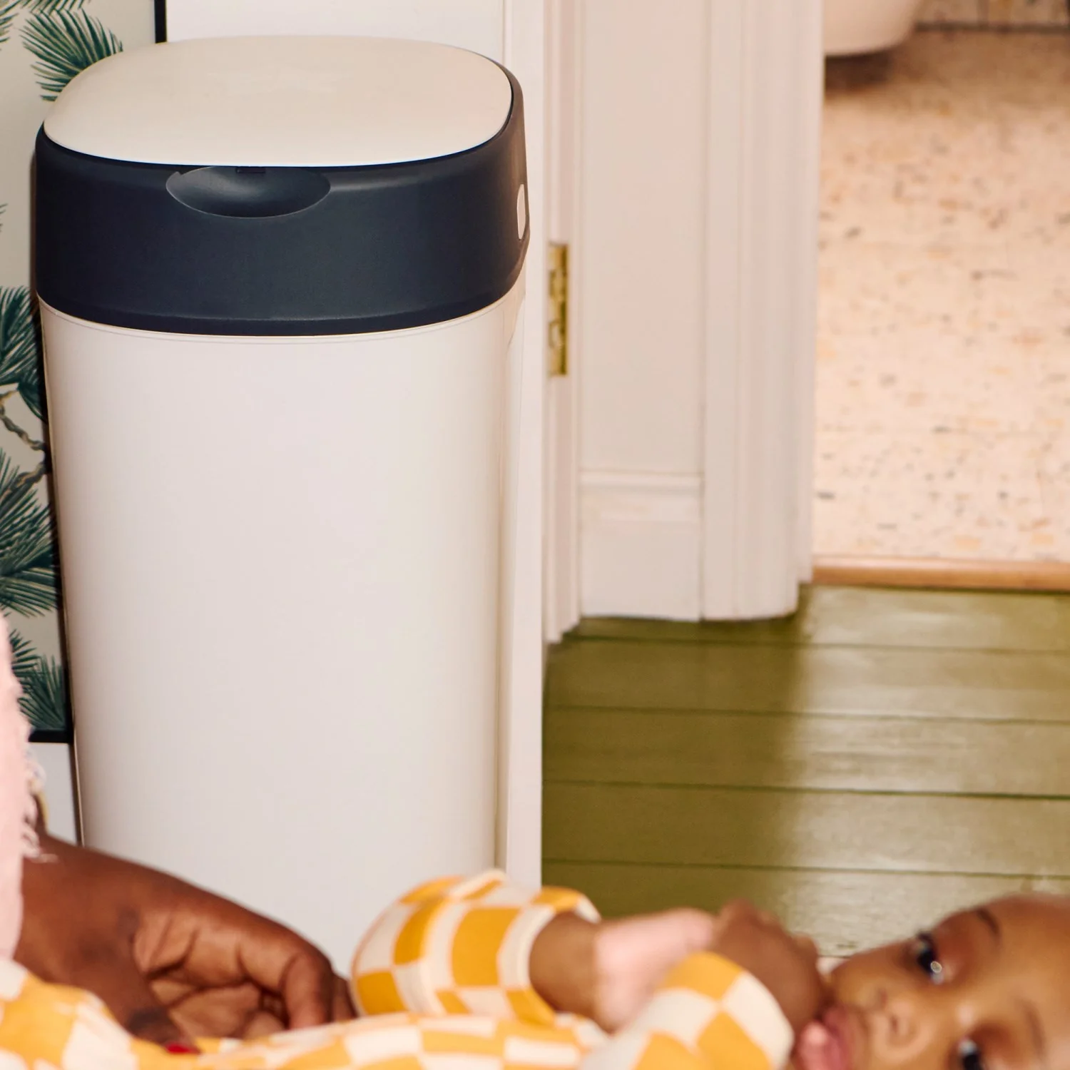 Tommee Tippee Twist & Click Sangenic Xl Nappy Bin, White - Image 2