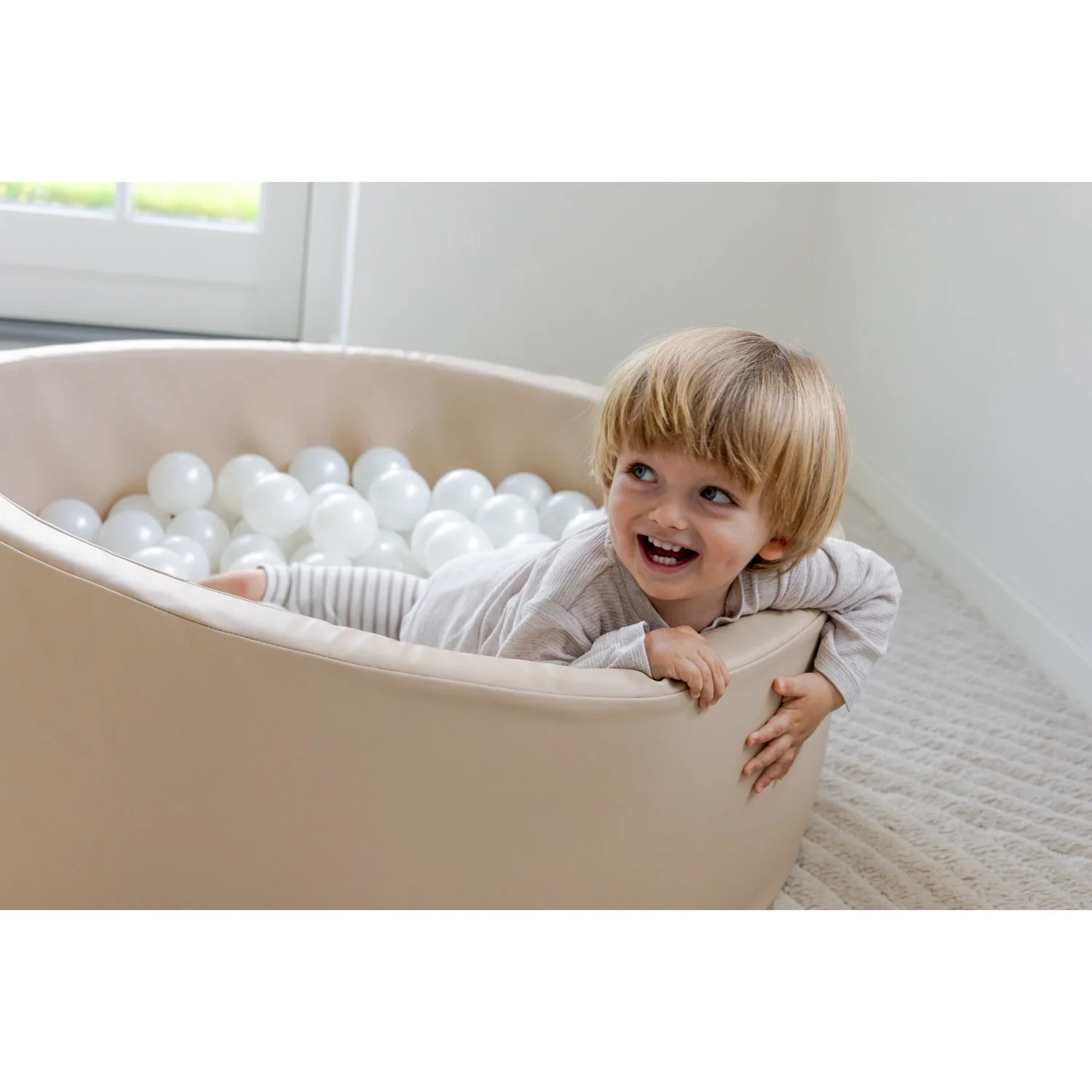 Tumble Time Taupe Ball Pool in Vegan PU ø90cm 150 pcs. Balls - Image 5